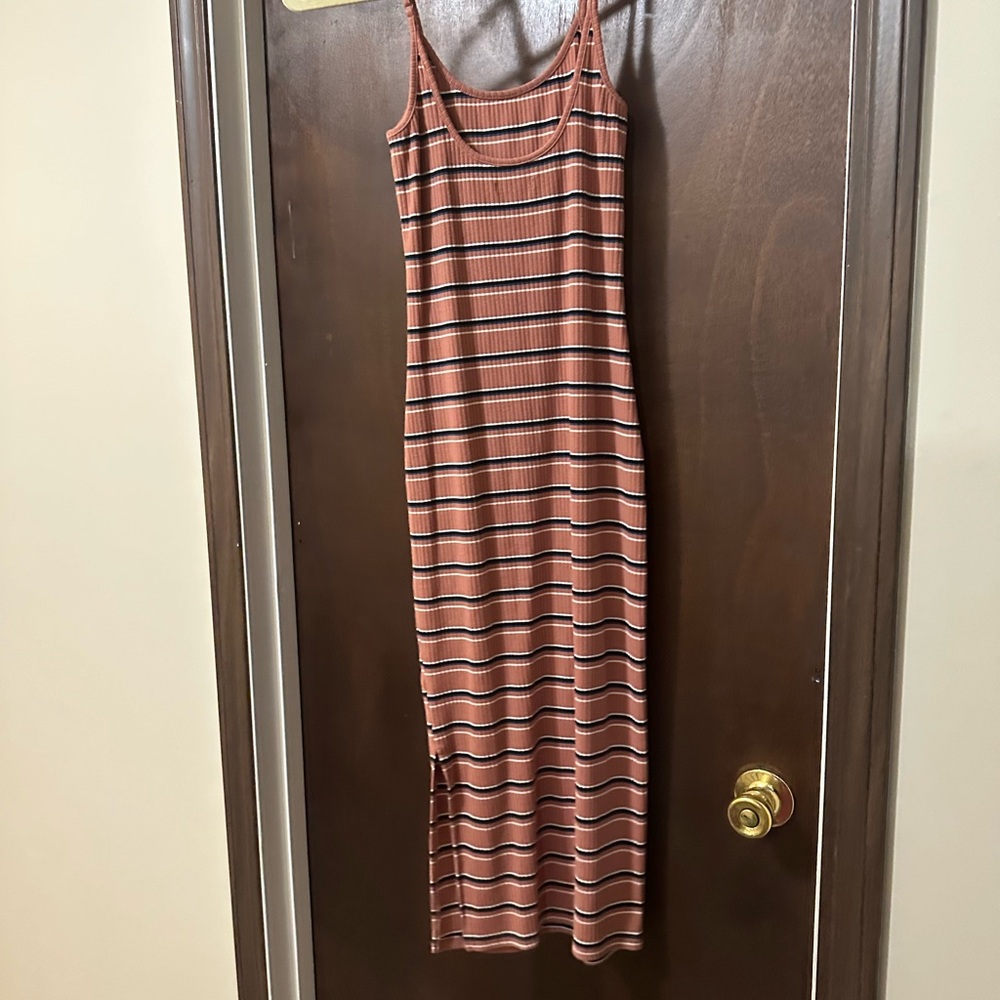 Small Adjustable Dress. MUST BE BUNDLED - Picture 4 of 6